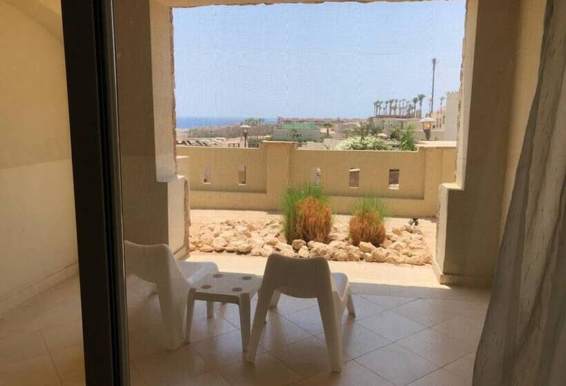 Azzurra Sahl Hasheesh