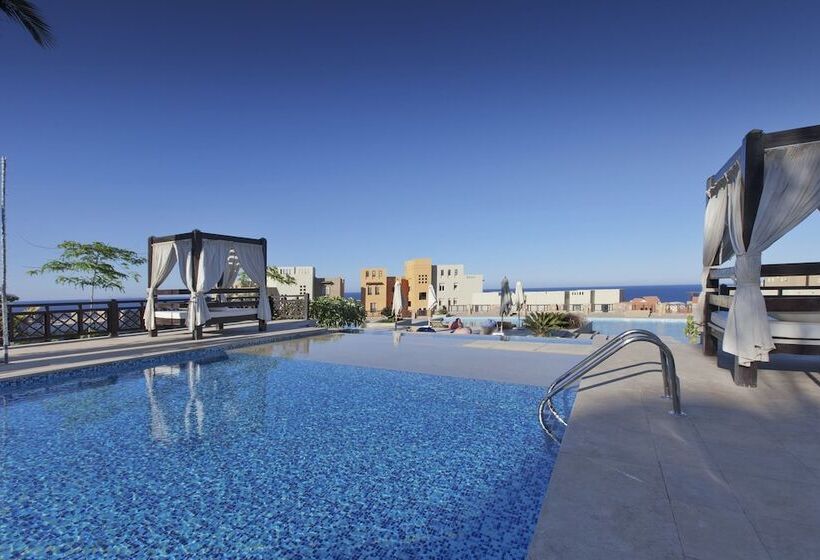 Azzurra Sahl Hasheesh