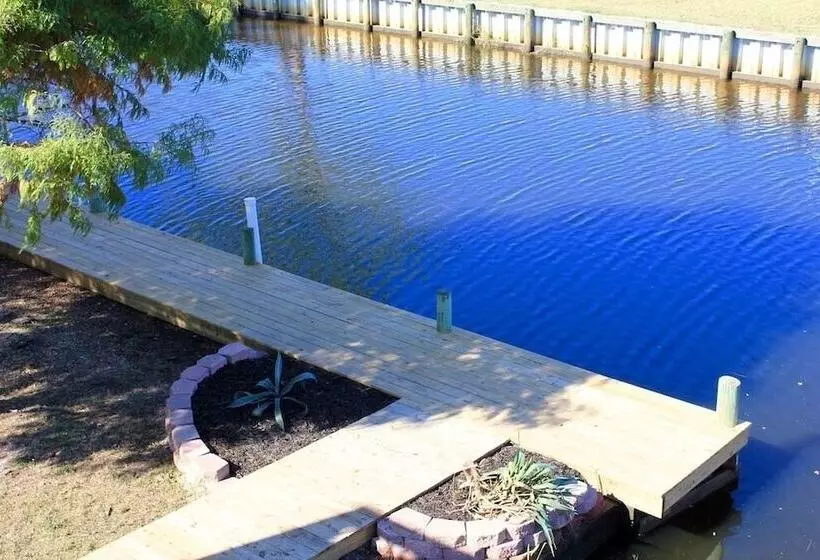 住宿加早餐  Carroll House Cottages