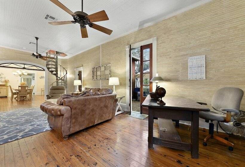 Bed and Breakfast Carroll House Cottages