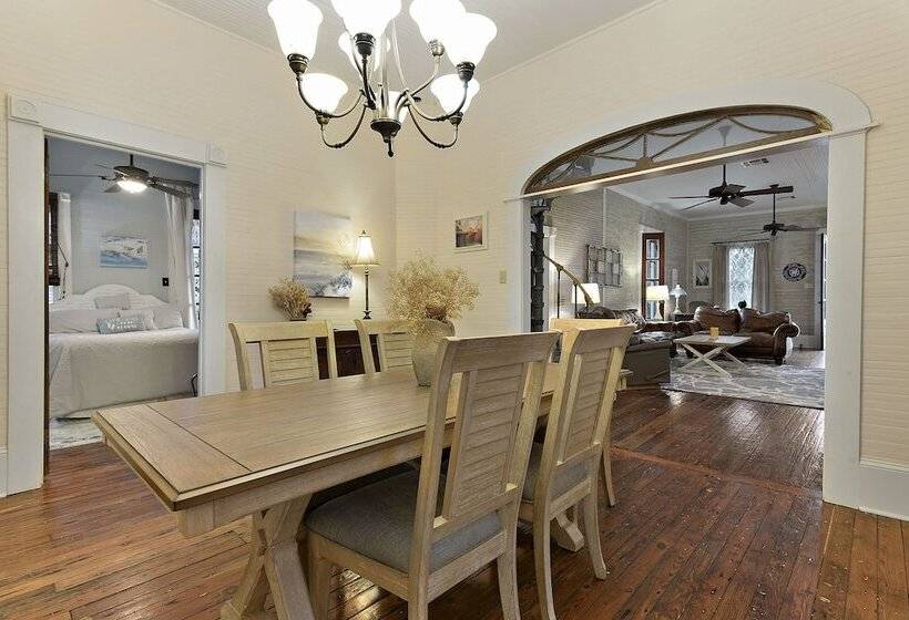 Bed and Breakfast Carroll House Cottages