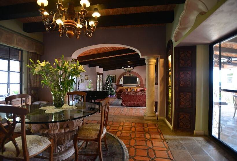 Bed and Breakfast Casa Tres Leones