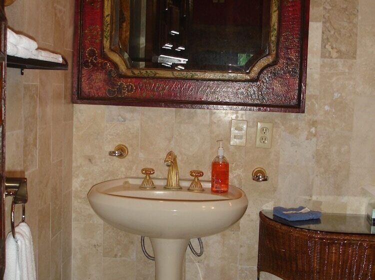 Bed and Breakfast Casa Tres Leones