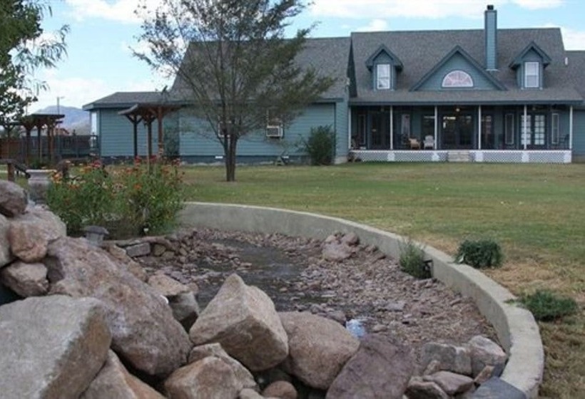 민박 Davis Mountains Inn