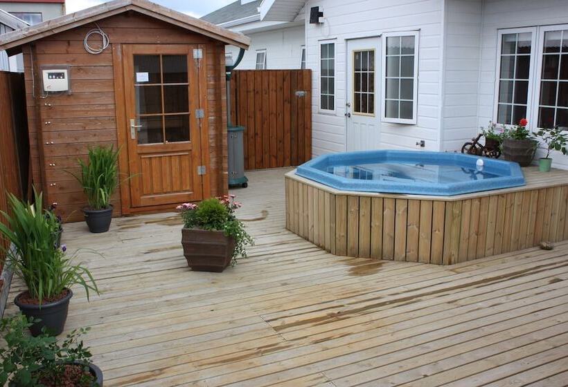 تختخواب و صبحانه Nupan Deluxe