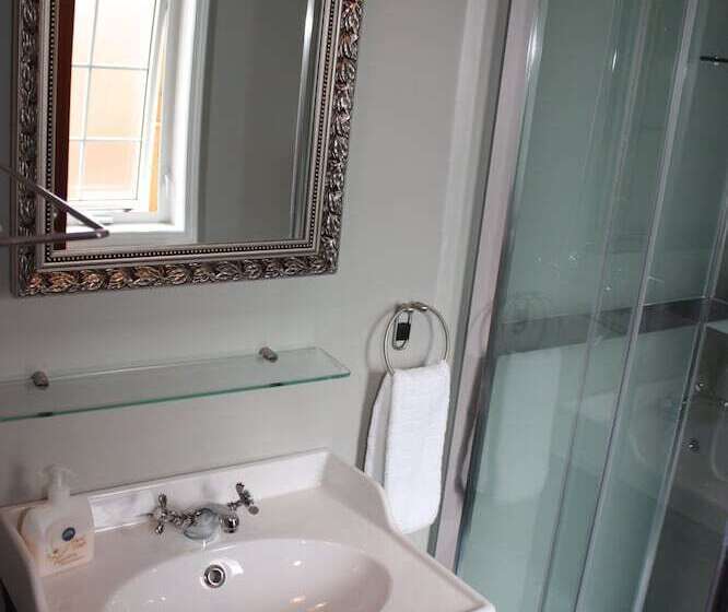 تختخواب و صبحانه Nupan Deluxe