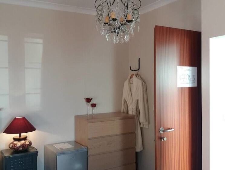 تختخواب و صبحانه Nupan Deluxe