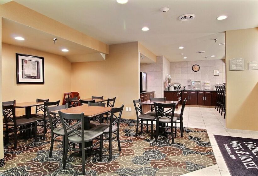 فندق Amerivu Inn And Suites   Crookston