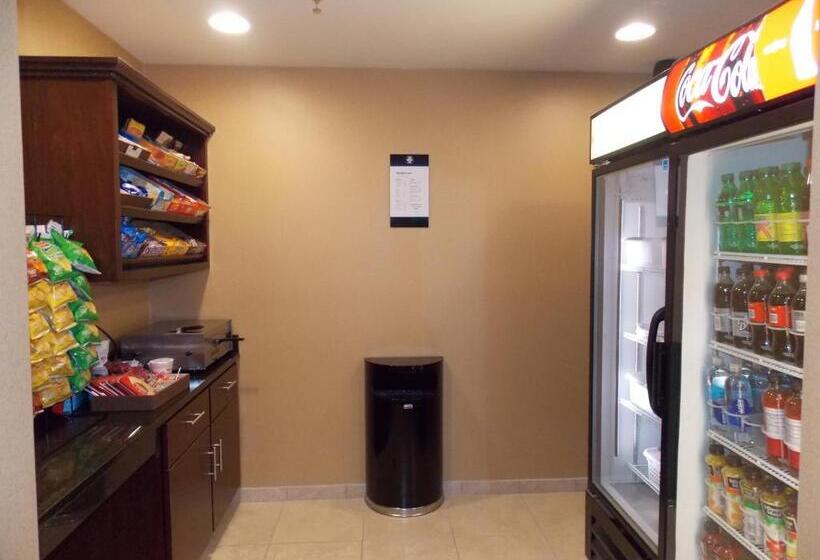 فندق Amerivu Inn And Suites   Crookston