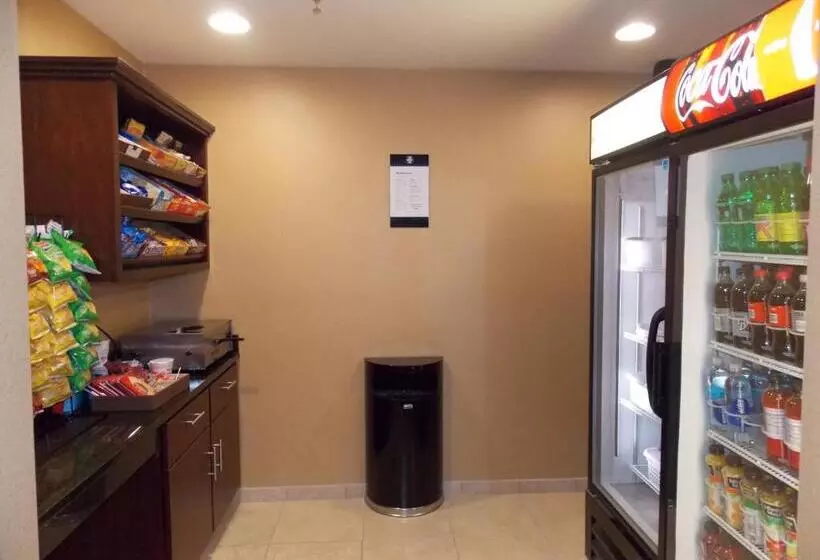 Hotel Amerivu Inn And Suites Crookston