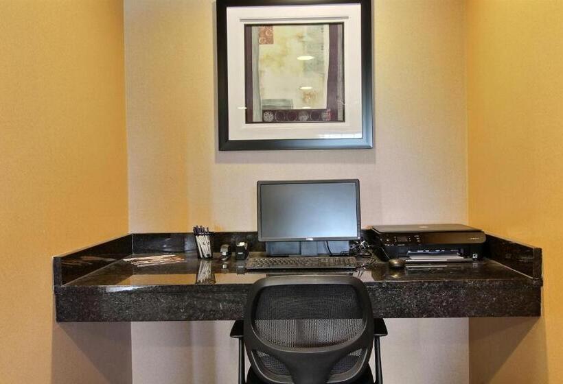 فندق Amerivu Inn And Suites   Crookston