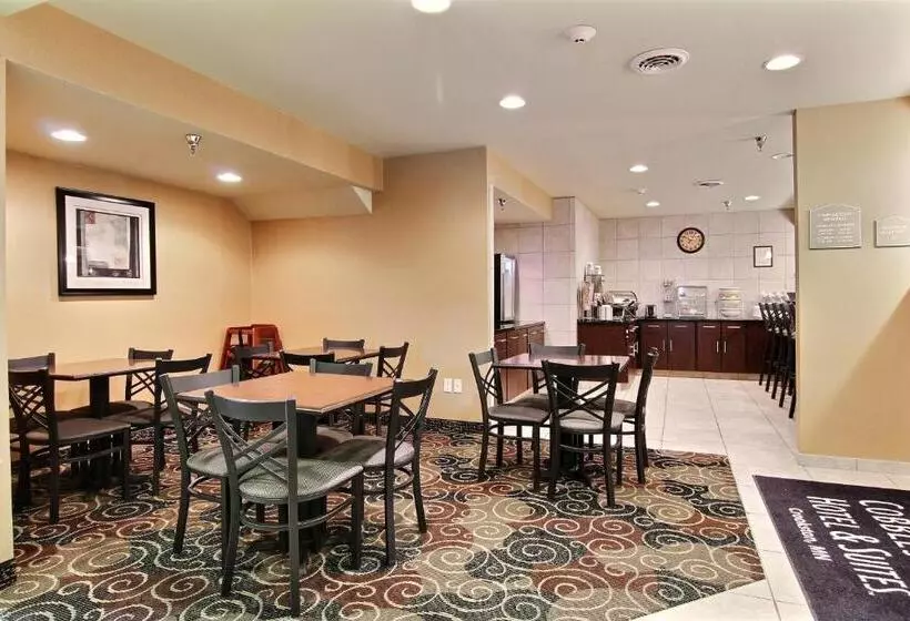 Hotel Amerivu Inn And Suites Crookston