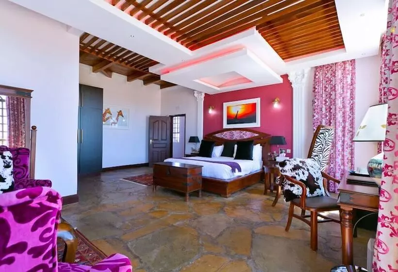 هتل Giraffe Ark Game Lodge