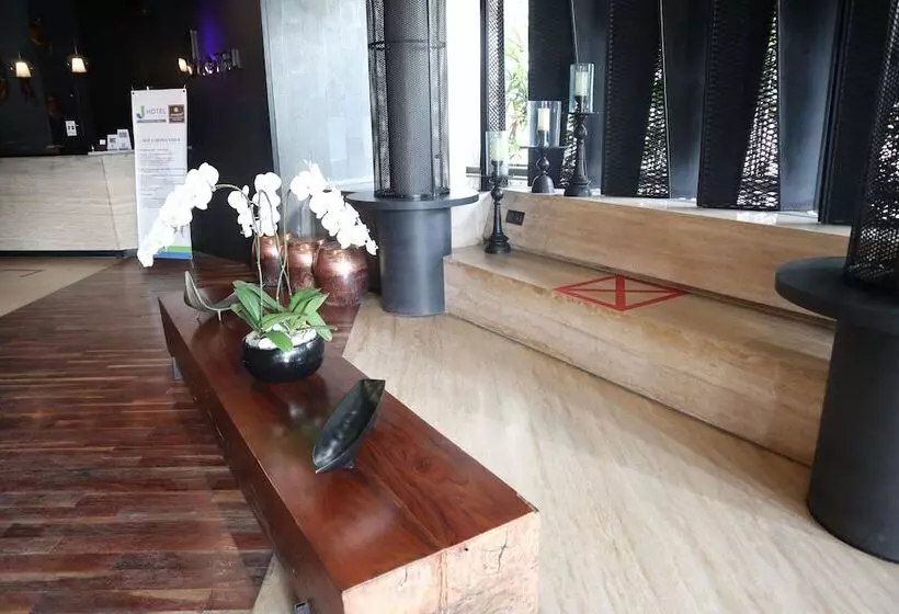 J Hotel Kuta