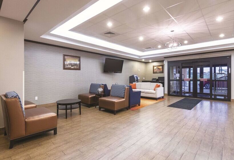 Отель La Quinta Inn & Suites Casino And Bar By Wyndham Glendive