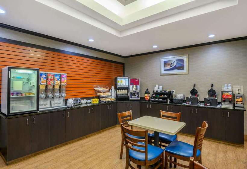 Отель La Quinta Inn & Suites Casino And Bar By Wyndham Glendive