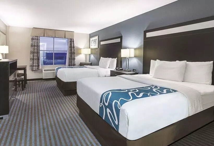 Отель La Quinta Inn & Suites Casino And Bar By Wyndham Glendive