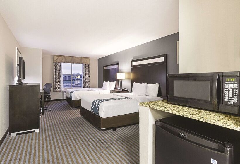 Отель La Quinta Inn & Suites Casino And Bar By Wyndham Glendive