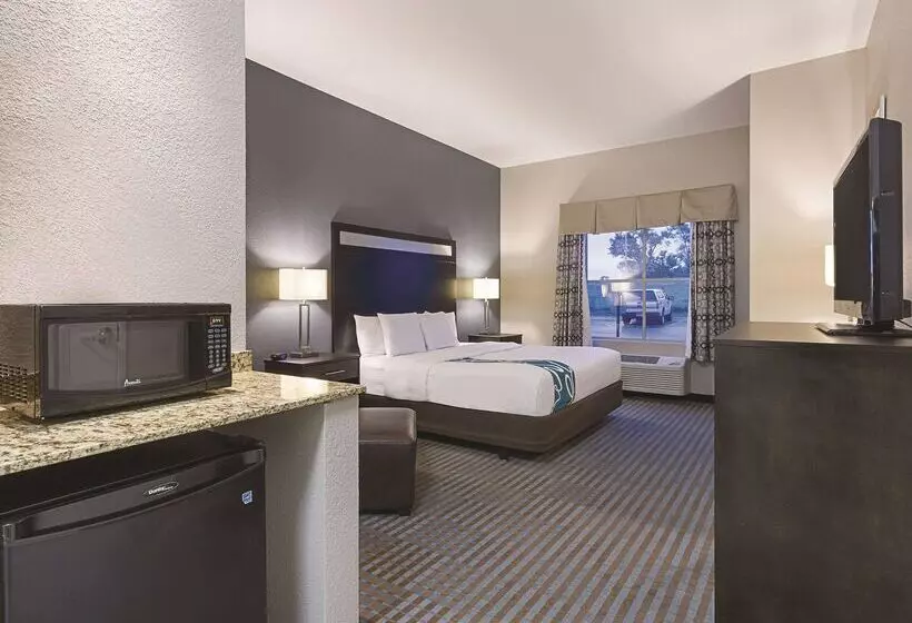 Отель La Quinta Inn & Suites Casino And Bar By Wyndham Glendive