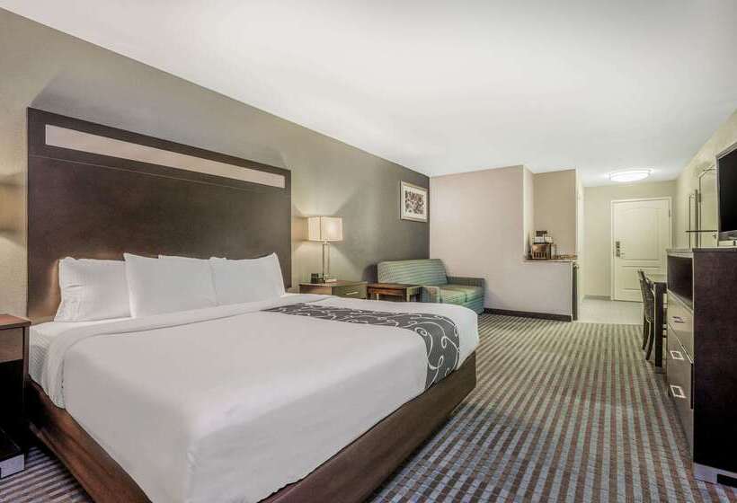 Отель La Quinta Inn & Suites Casino And Bar By Wyndham Glendive