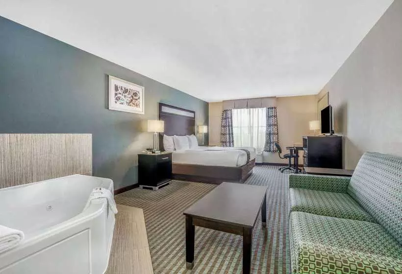 Отель La Quinta Inn & Suites Casino And Bar By Wyndham Glendive