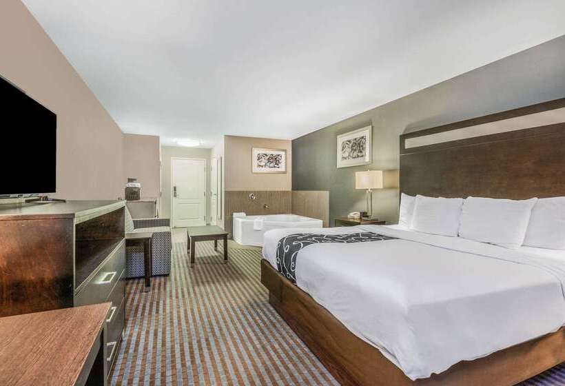 Отель La Quinta Inn & Suites Casino And Bar By Wyndham Glendive