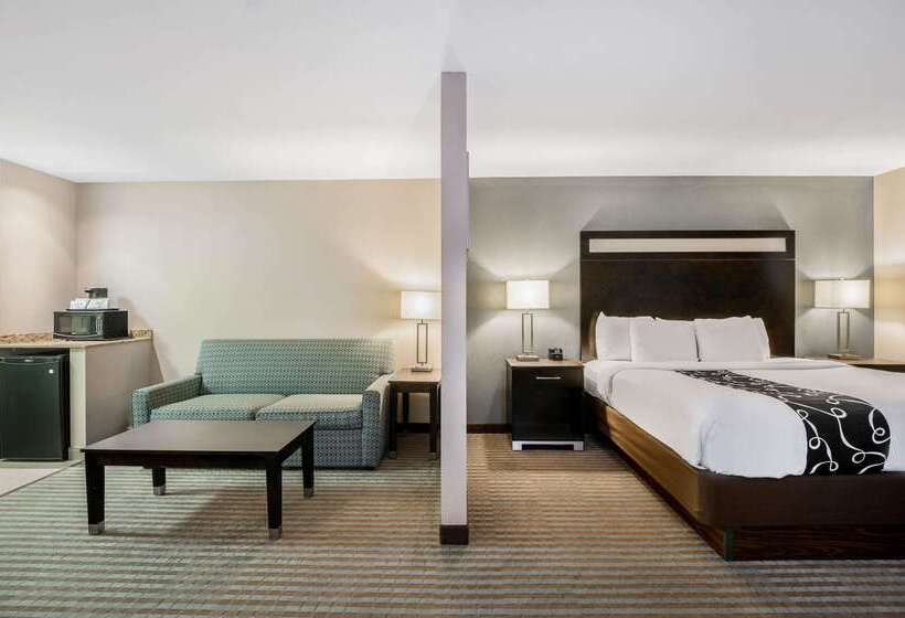 Отель La Quinta Inn & Suites Casino And Bar By Wyndham Glendive