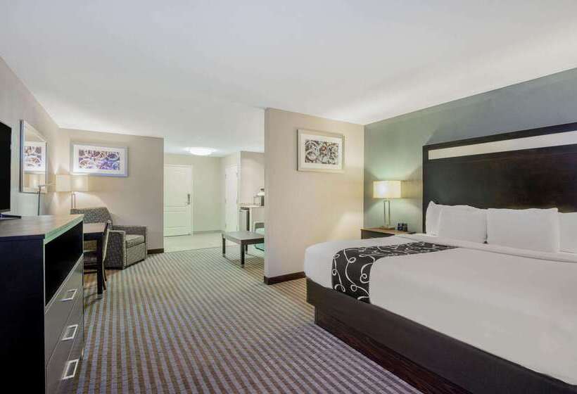 Отель La Quinta Inn & Suites Casino And Bar By Wyndham Glendive