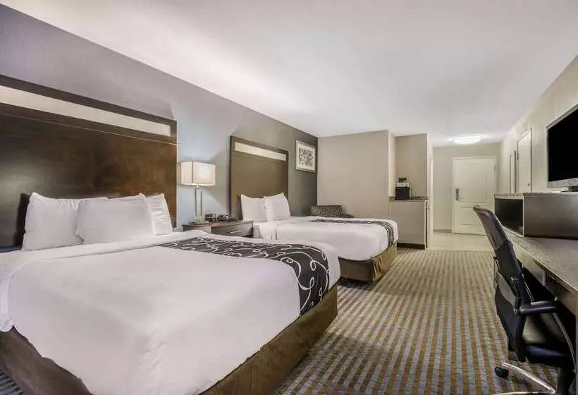 Отель La Quinta Inn & Suites Casino And Bar By Wyndham Glendive