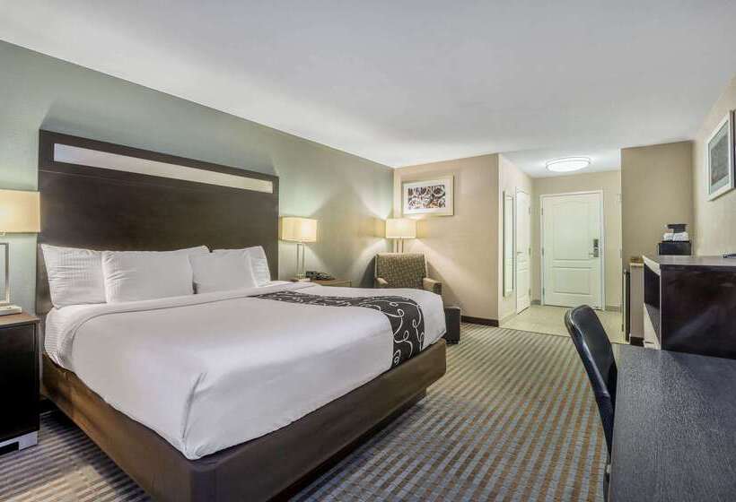 Отель La Quinta Inn & Suites Casino And Bar By Wyndham Glendive