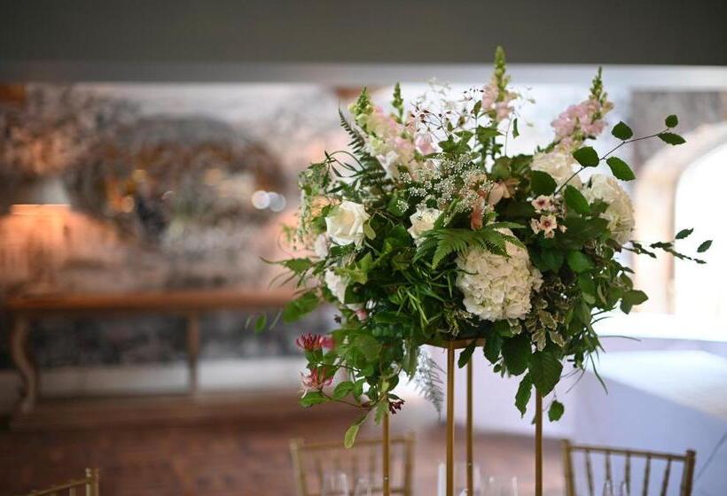 فندق Manor House