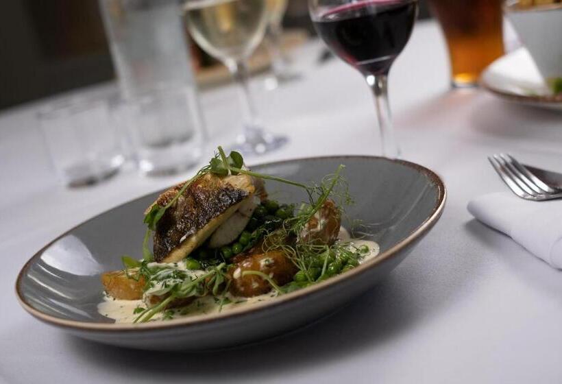 فندق Manor House