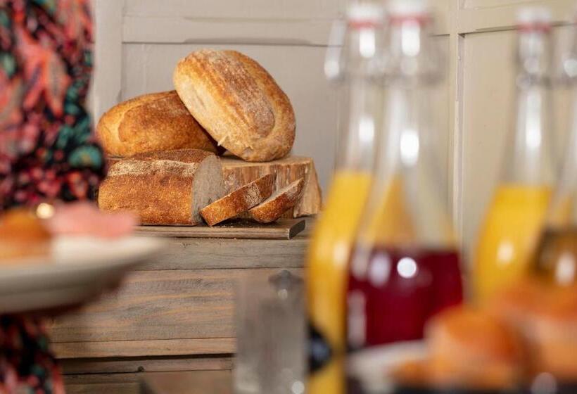 فندق Manor House