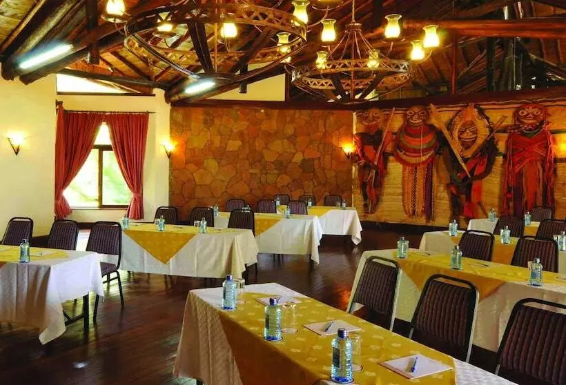 هتل Ol Tukai Lodge Amboseli