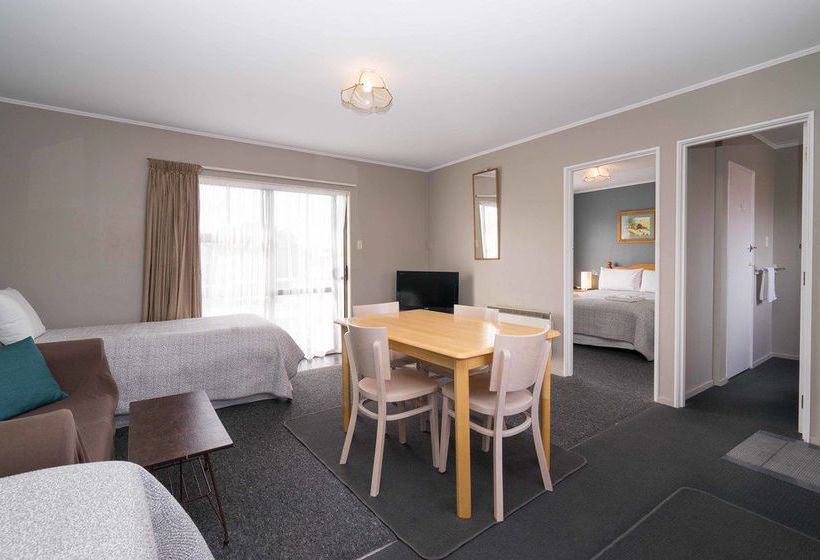 Отель Trafalgar Lodge