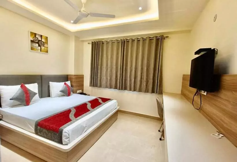 Hotel Tripple Tree   Karol Bagh