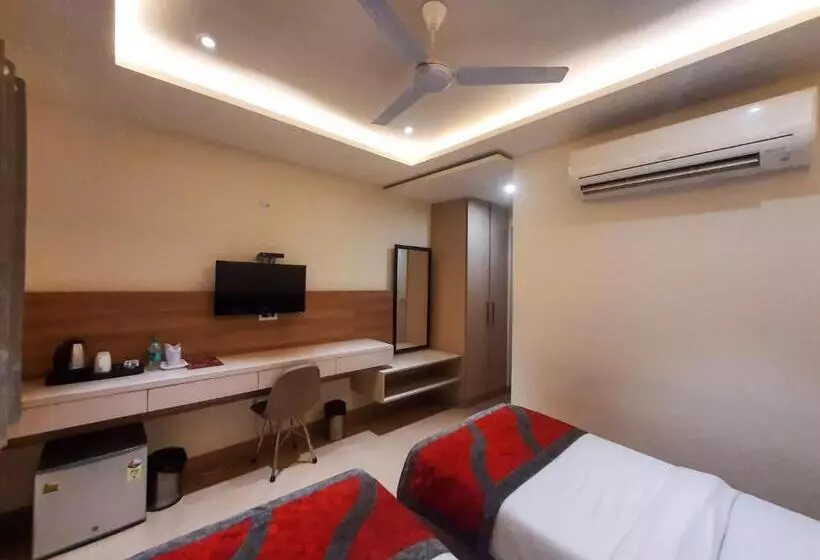 Hotel Tripple Tree   Karol Bagh