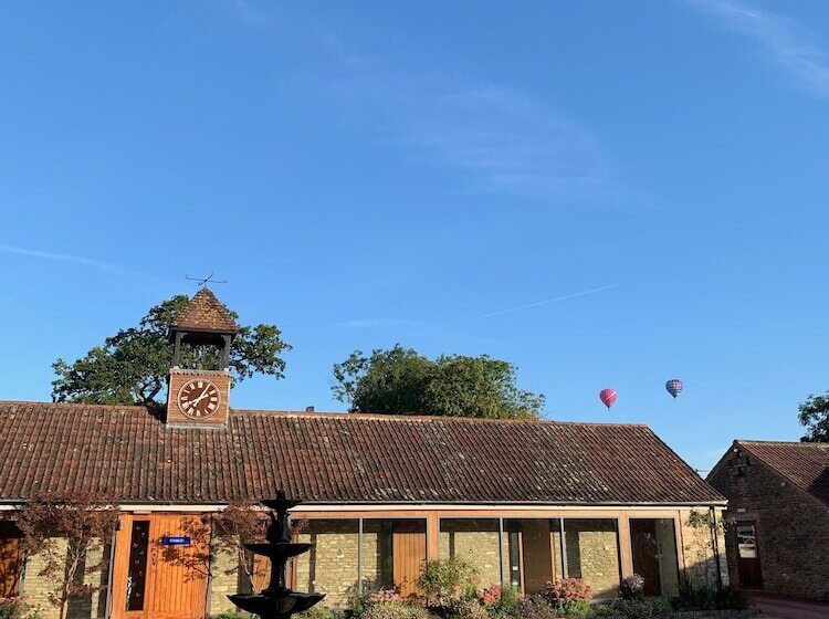 بنسيون The Lighthouse