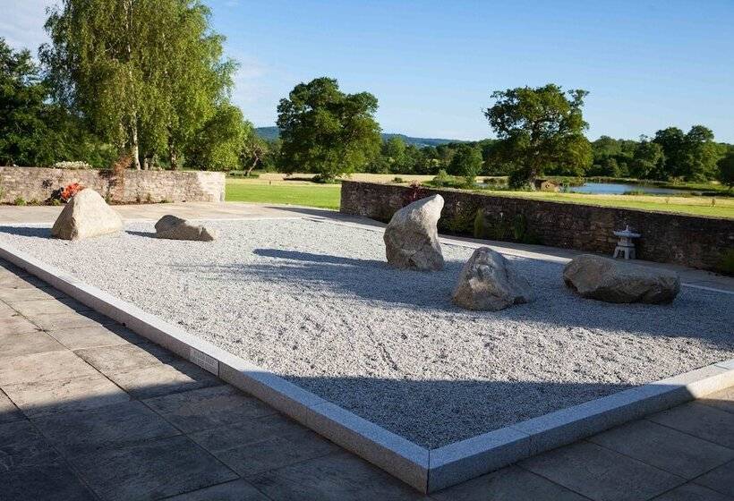 بنسيون The Lighthouse