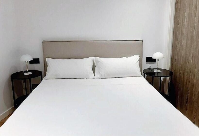 هتل Apartamentos Celestina By Gaiarooms