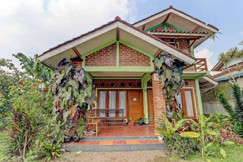 ホテル Oyo Homes 90849 Cibeunying Homestay Cibodas Maribaya