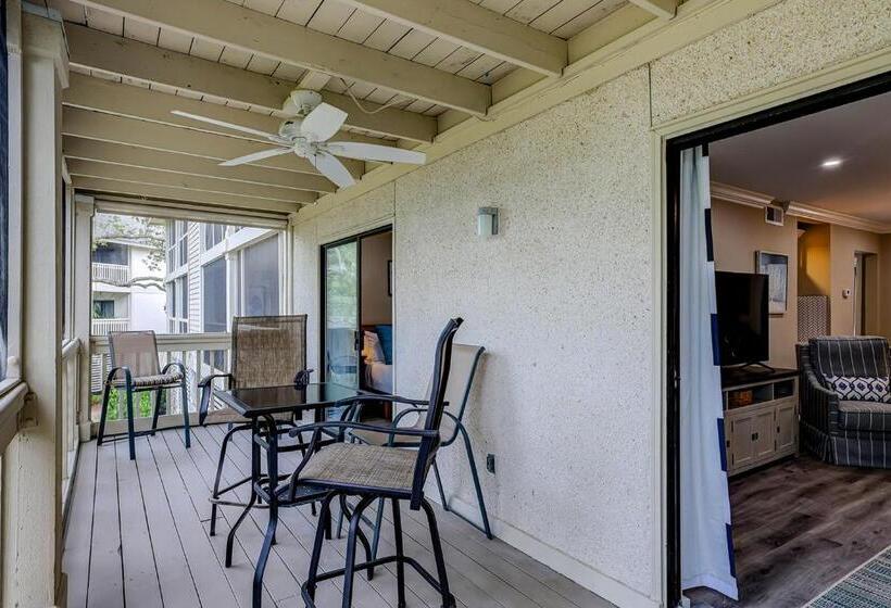 Hotel Bend In The Road 2003