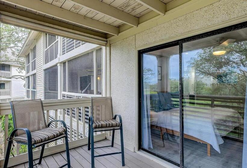 Hotel Bend In The Road 2003