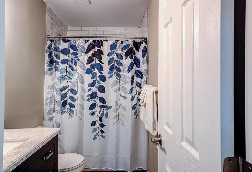 Hotel Bend In The Road 2003