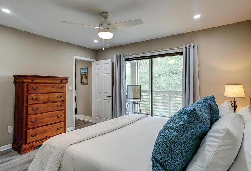 Hotel Bend In The Road 2003