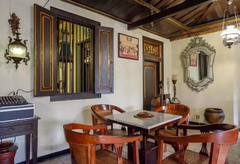 ホテル Cakra Homestay Solo Mitra Reddoorz
