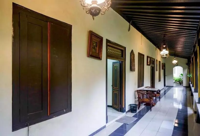 ホテル Cakra Homestay Solo Mitra Reddoorz