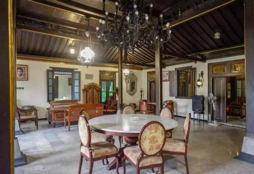 ホテル Cakra Homestay Solo Mitra Reddoorz