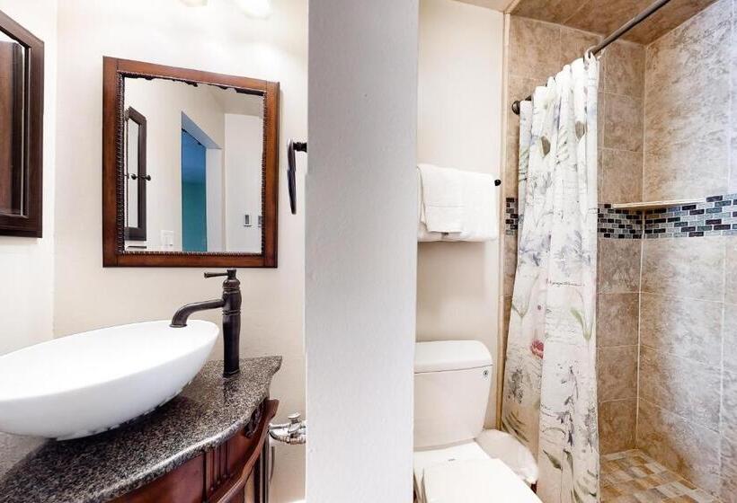 هتل Elkhorn Angani 54