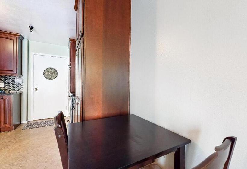 هتل Elkhorn Angani 54